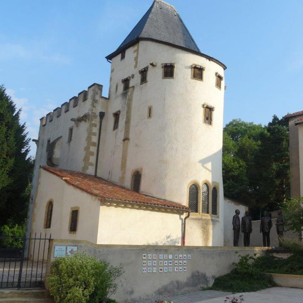 Église-Saint-Quentin-tombeau-de-Robert-SchumanScy-Chazelles 